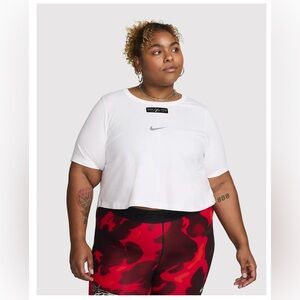 NIKE MEGAN THEE STALLION CROPPED TEE 🖤